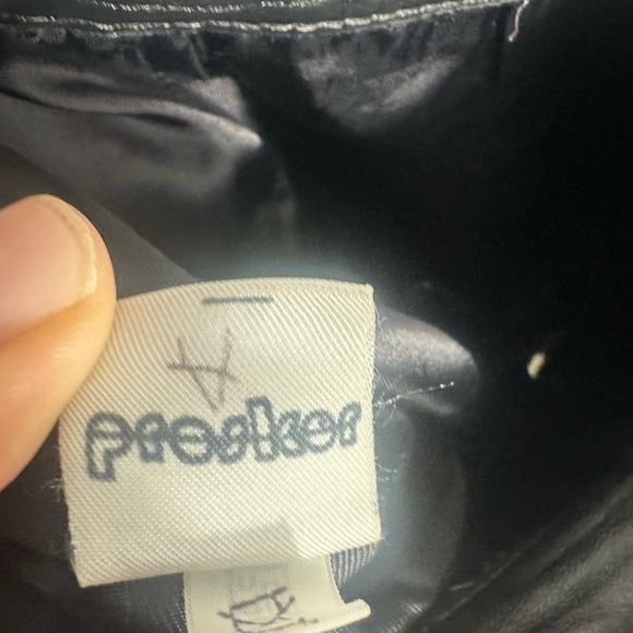 Chic Black Leather A-Line Skirt - Picture 4 of 6